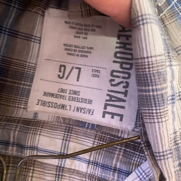 Mens AE button up shirt has one button that doesn’t snap but in good condition - Picture 2 of 3